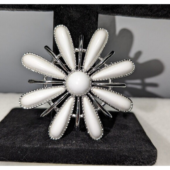 Sarah Coventry Vintage Snow Blossom Brooch - Picture 6 of 6